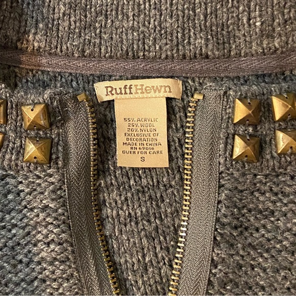 Gray Riveted Sweater - Picture 2 of 4